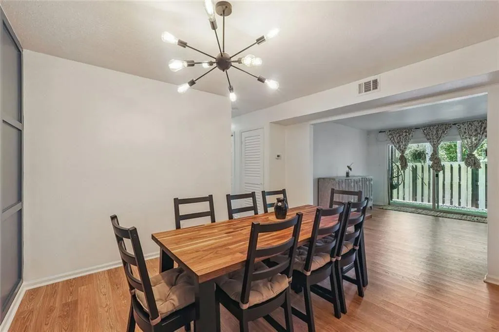 6851 Roswell Road Unit A-3, Sandy Springs, Georgia 30328, 2 Bedrooms Bedrooms, ,2 BathroomsBathrooms,Residential,For Sale,6851 Roswell Road Unit A-3,7653463