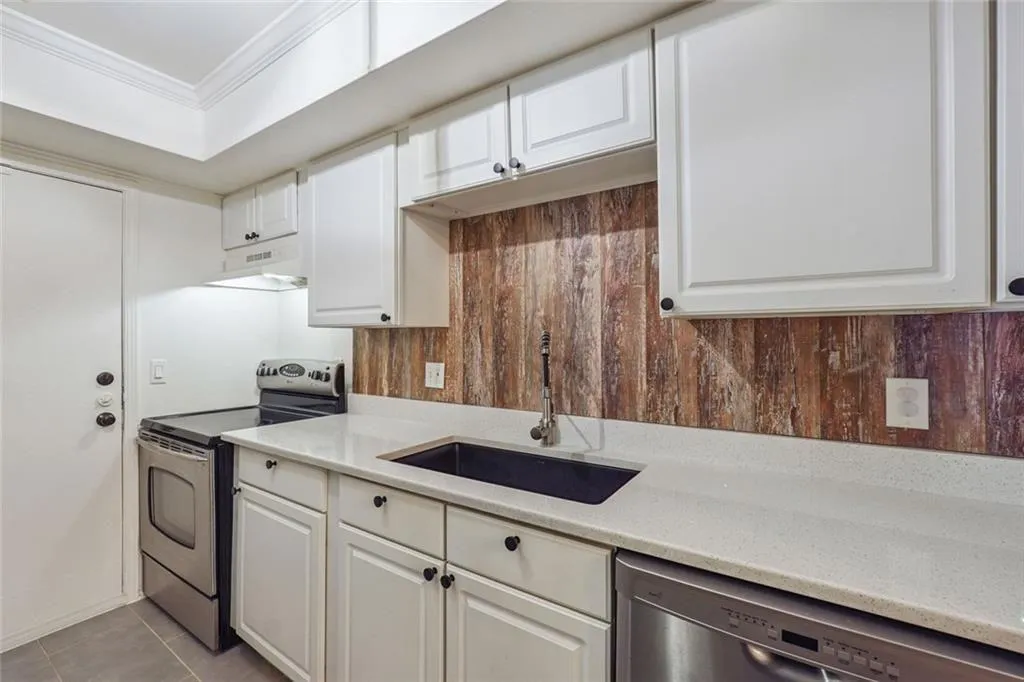 6851 Roswell Road Unit A-3, Sandy Springs, Georgia 30328, 2 Bedrooms Bedrooms, ,2 BathroomsBathrooms,Residential,For Sale,6851 Roswell Road Unit A-3,7653463