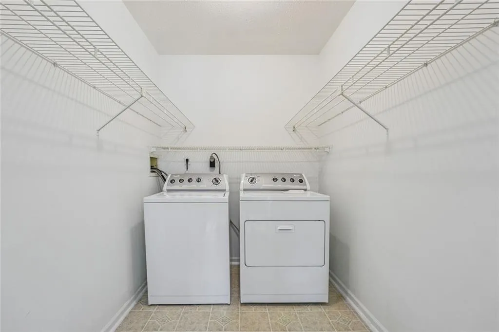 6851 Roswell Road Unit A-3, Sandy Springs, Georgia 30328, 2 Bedrooms Bedrooms, ,2 BathroomsBathrooms,Residential,For Sale,6851 Roswell Road Unit A-3,7653463