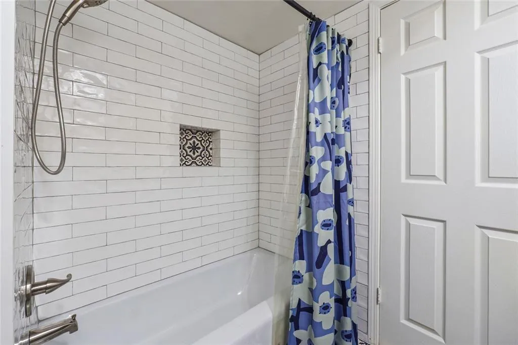 6851 Roswell Road Unit A-3, Sandy Springs, Georgia 30328, 2 Bedrooms Bedrooms, ,2 BathroomsBathrooms,Residential,For Sale,6851 Roswell Road Unit A-3,7653463