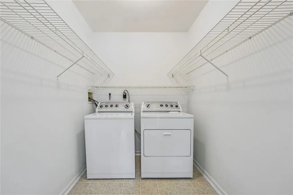 6851 Roswell Road Unit A-3, Sandy Springs, Georgia 30328, 2 Bedrooms Bedrooms, ,2 BathroomsBathrooms,Residential,For Sale,6851 Roswell Road Unit A-3,7653463