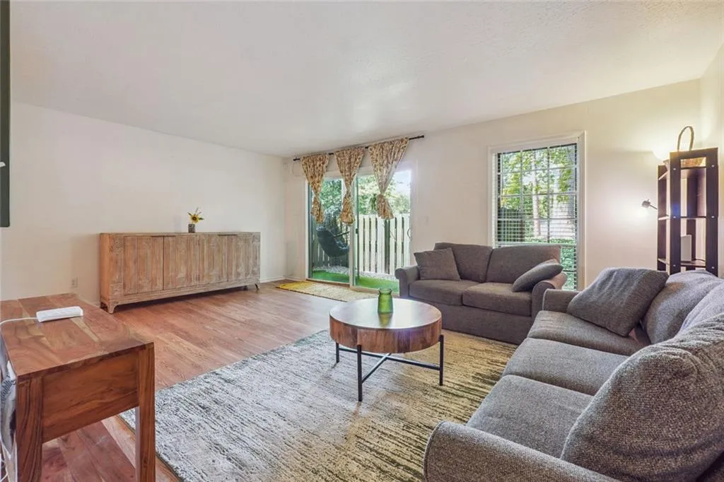 6851 Roswell Road Unit A-3, Sandy Springs, Georgia 30328, 2 Bedrooms Bedrooms, ,2 BathroomsBathrooms,Residential,For Sale,6851 Roswell Road Unit A-3,7653463