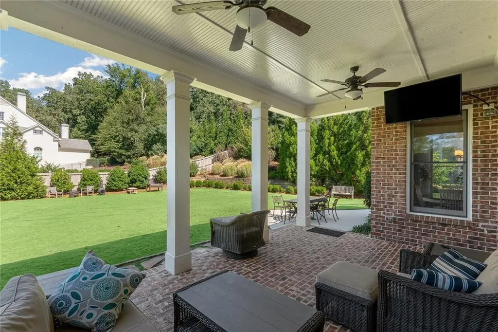 410 Tavern Circle, Sandy Springs, Georgia 30350, 5 Bedrooms Bedrooms, ,4 BathroomsBathrooms,Residential,Sold,410 Tavern Circle,6945355
