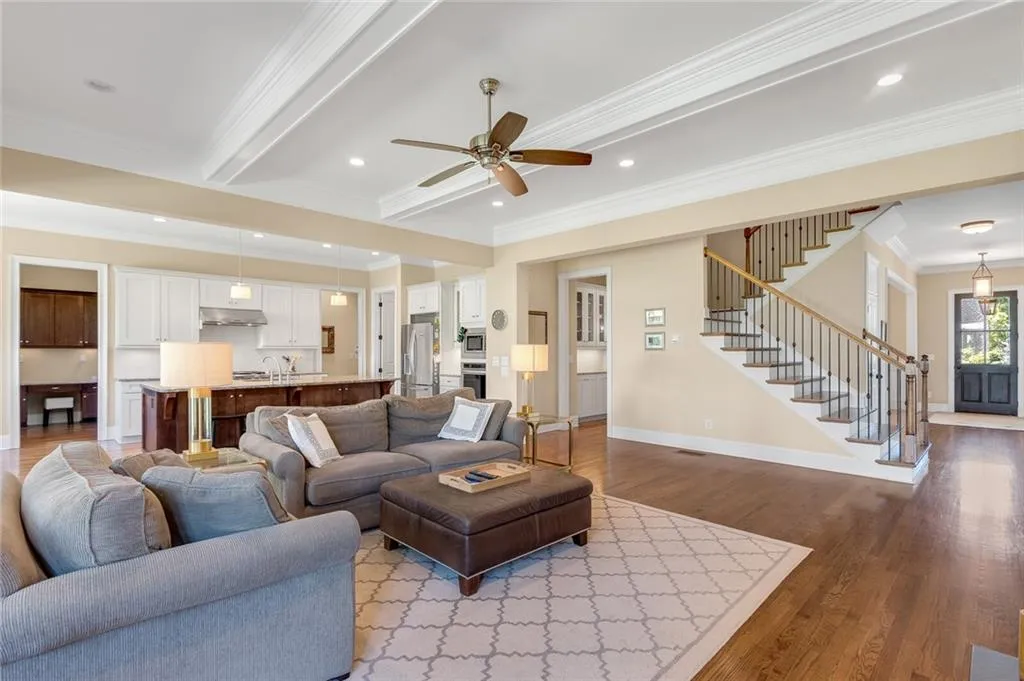 410 Tavern Circle, Sandy Springs, Georgia 30350, 5 Bedrooms Bedrooms, ,4 BathroomsBathrooms,Residential,Sold,410 Tavern Circle,6945355
