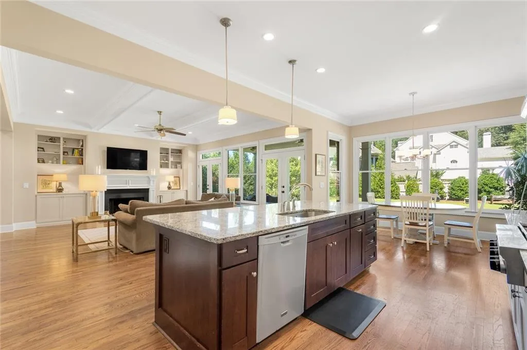 410 Tavern Circle, Sandy Springs, Georgia 30350, 5 Bedrooms Bedrooms, ,4 BathroomsBathrooms,Residential,Sold,410 Tavern Circle,6945355