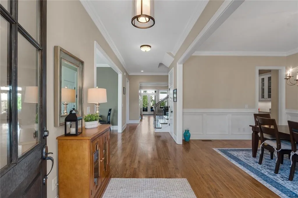 410 Tavern Circle, Sandy Springs, Georgia 30350, 5 Bedrooms Bedrooms, ,4 BathroomsBathrooms,Residential,Sold,410 Tavern Circle,6945355