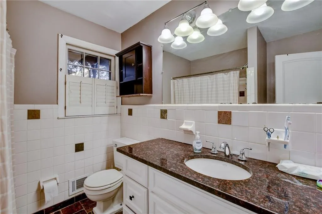 576 Lorell Terrace Ne, Atlanta, Georgia 30328, 4 Bedrooms Bedrooms, ,3 BathroomsBathrooms,Residential,Sold,576 Lorell Terrace Ne,6948679