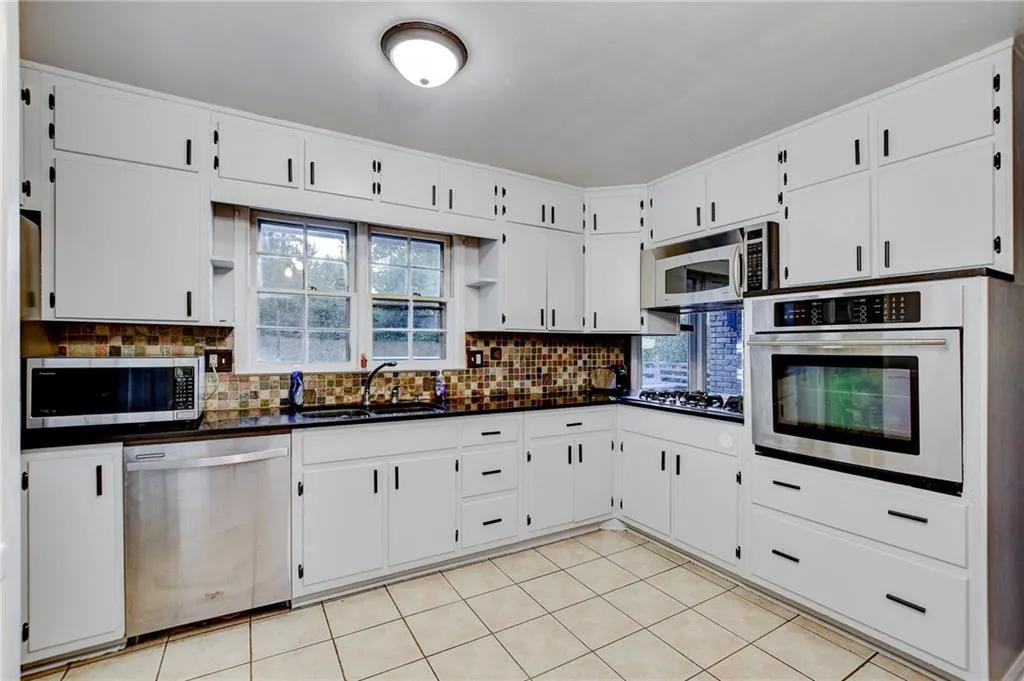 576 Lorell Terrace Ne, Atlanta, Georgia 30328, 4 Bedrooms Bedrooms, ,3 BathroomsBathrooms,Residential,Sold,576 Lorell Terrace Ne,6948679