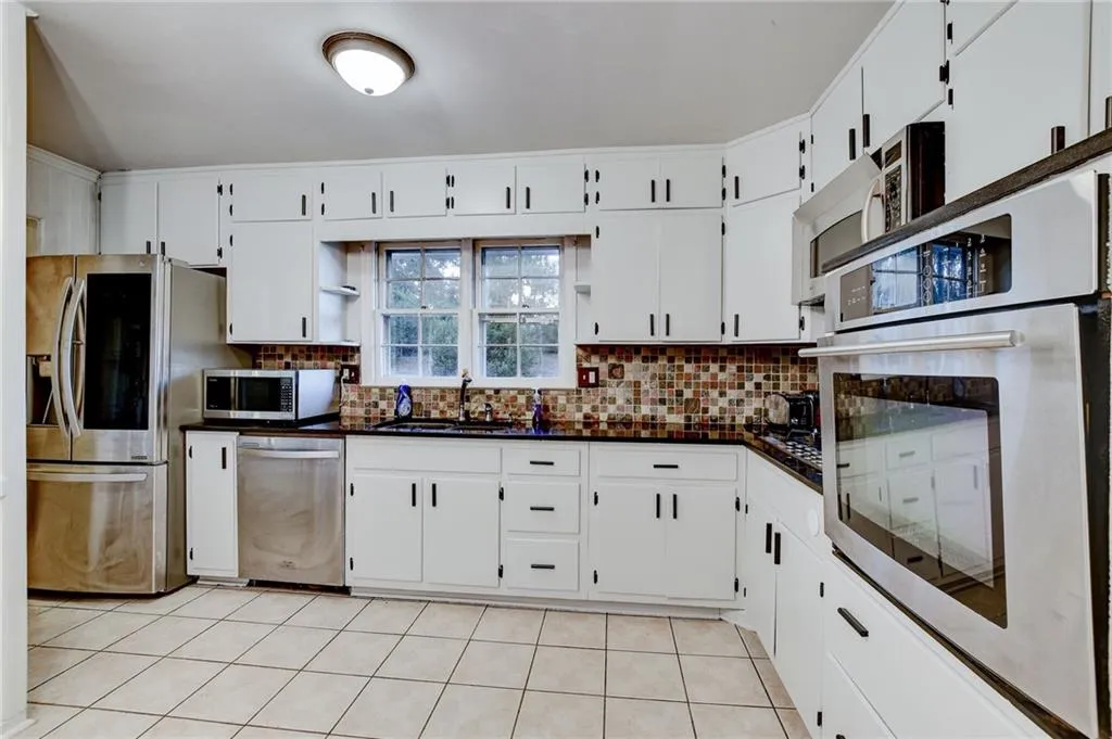 576 Lorell Terrace Ne, Atlanta, Georgia 30328, 4 Bedrooms Bedrooms, ,3 BathroomsBathrooms,Residential,Sold,576 Lorell Terrace Ne,6948679