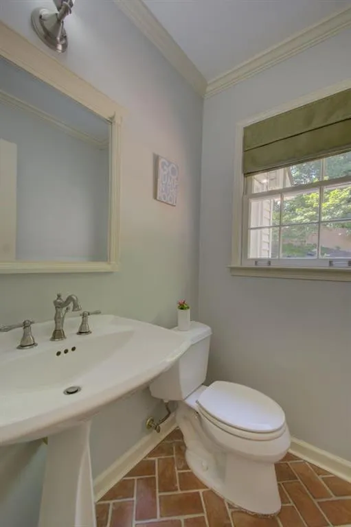 535 Calaveras Drive, Sandy Springs, Georgia 30350, 5 Bedrooms Bedrooms, ,4 BathroomsBathrooms,Residential,Sold,535 Calaveras Drive,6836375