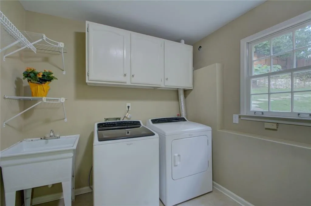 535 Calaveras Drive, Sandy Springs, Georgia 30350, 5 Bedrooms Bedrooms, ,4 BathroomsBathrooms,Residential,Sold,535 Calaveras Drive,6836375