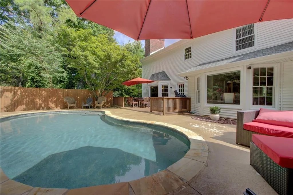 535 Calaveras Drive, Sandy Springs, Georgia 30350, 5 Bedrooms Bedrooms, ,4 BathroomsBathrooms,Residential,Sold,535 Calaveras Drive,6836375