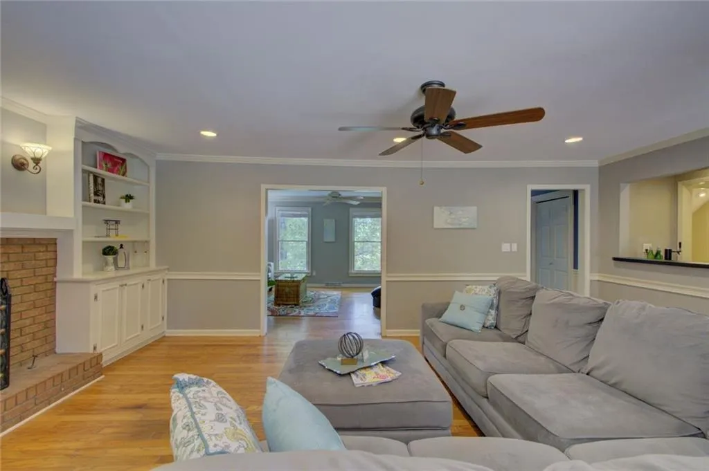 535 Calaveras Drive, Sandy Springs, Georgia 30350, 5 Bedrooms Bedrooms, ,4 BathroomsBathrooms,Residential,Sold,535 Calaveras Drive,6836375