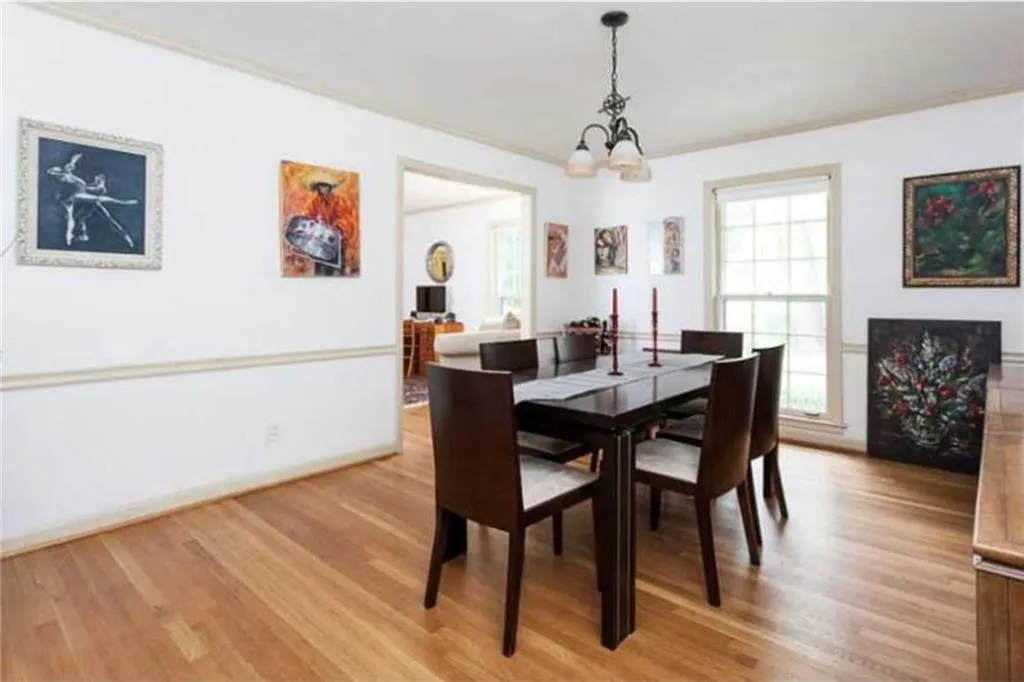 5425 Mount Vernon Parkway, Sandy Springs, Georgia 30327, 3 Bedrooms Bedrooms, ,2 BathroomsBathrooms,Residential,Sold,5425 Mount Vernon Parkway,6566129