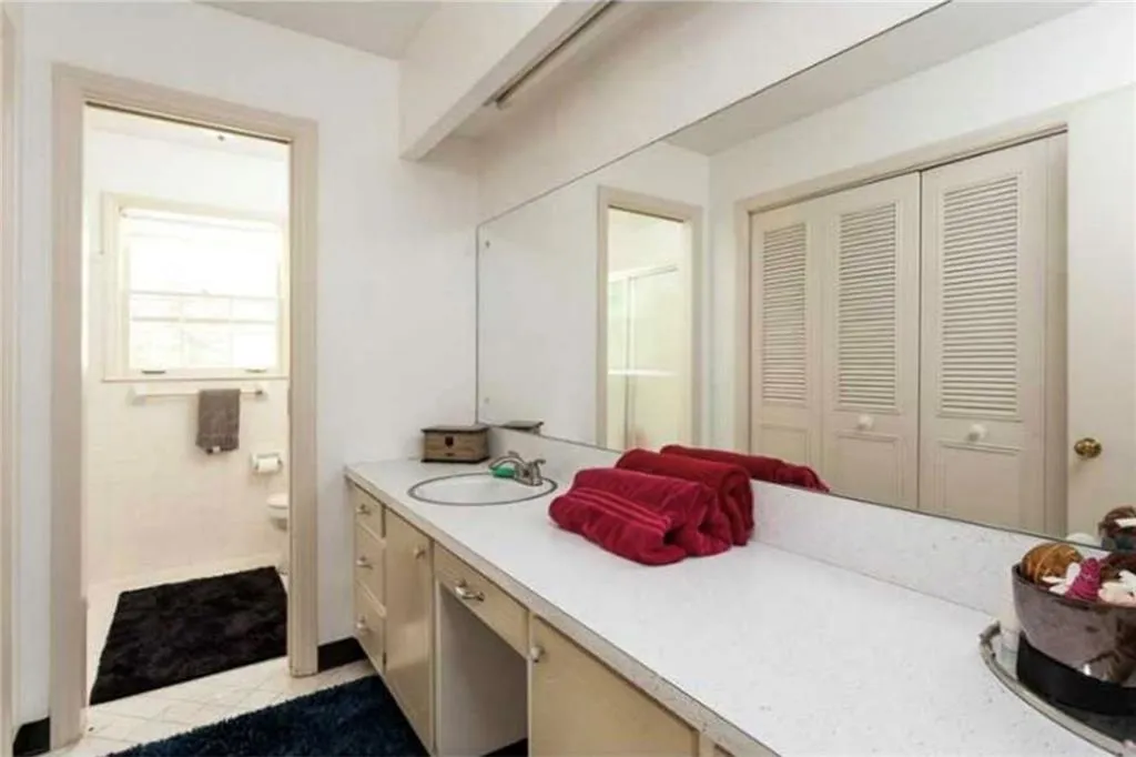 5425 Mount Vernon Parkway, Sandy Springs, Georgia 30327, 3 Bedrooms Bedrooms, ,2 BathroomsBathrooms,Residential,Sold,5425 Mount Vernon Parkway,6566129