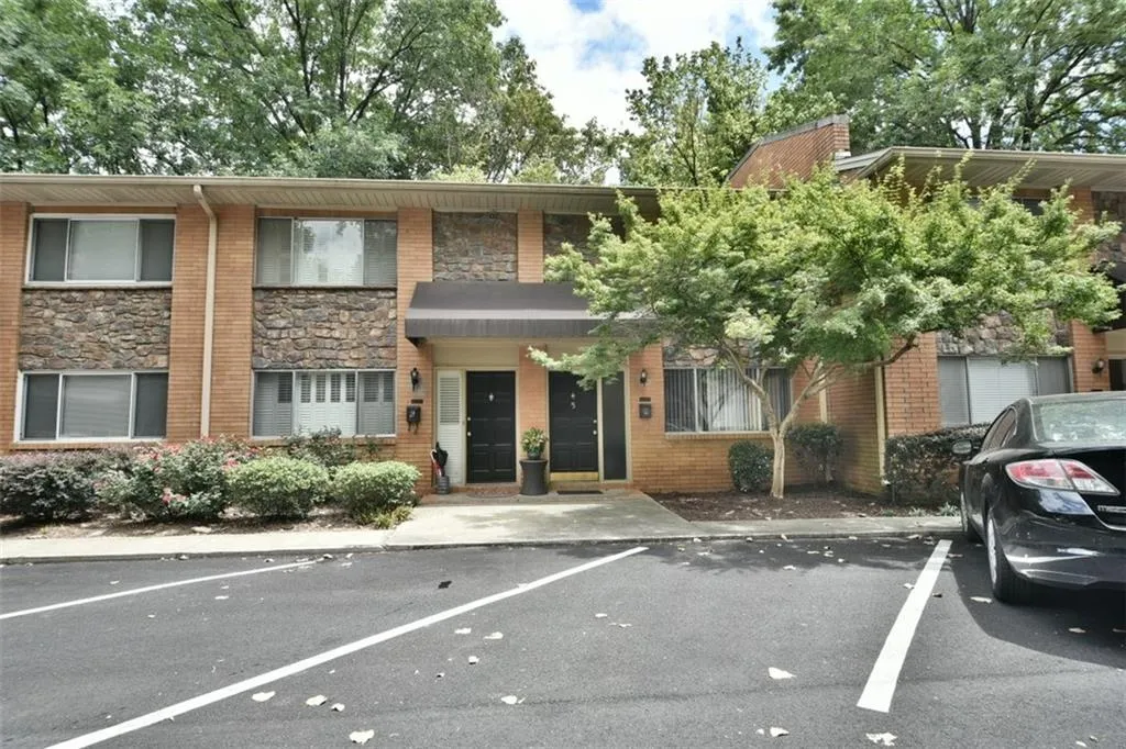 120 Biscayne Drive Nw Unit B5, Atlanta, Georgia 30309, 2 Bedrooms Bedrooms, ,1 BathroomBathrooms,Residential,Sold,120 Biscayne Drive Nw Unit B5,5729167