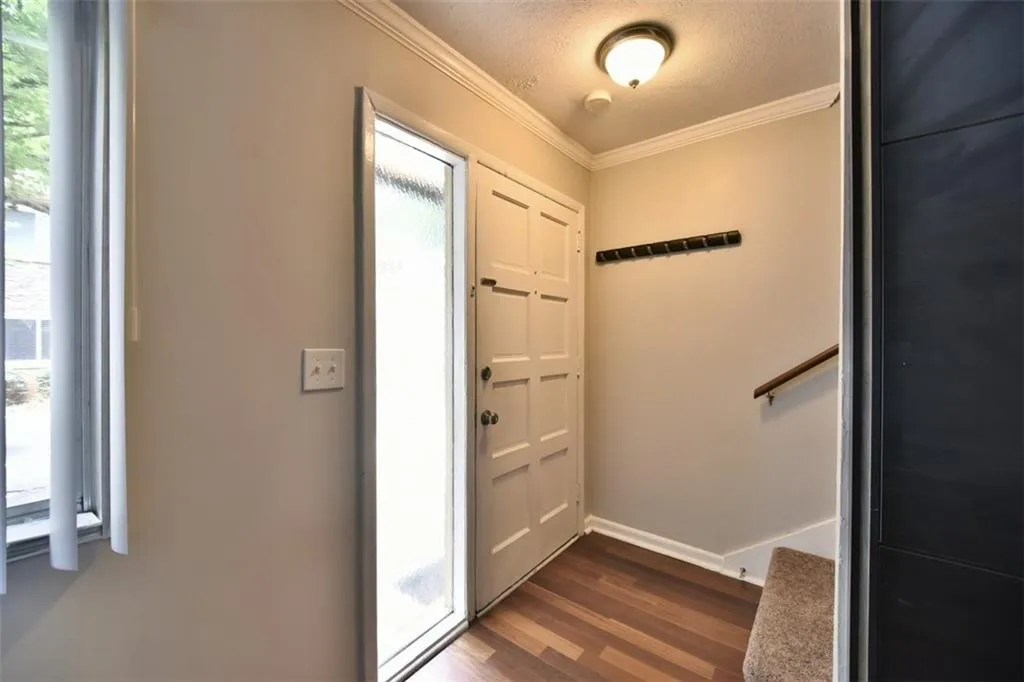 120 Biscayne Drive Nw Unit B5, Atlanta, Georgia 30309, 2 Bedrooms Bedrooms, ,1 BathroomBathrooms,Residential,Sold,120 Biscayne Drive Nw Unit B5,5729167