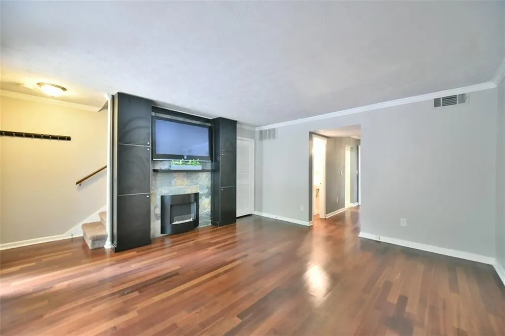 120 Biscayne Drive Nw Unit B5, Atlanta, Georgia 30309, 2 Bedrooms Bedrooms, ,1 BathroomBathrooms,Residential,Sold,120 Biscayne Drive Nw Unit B5,5729167