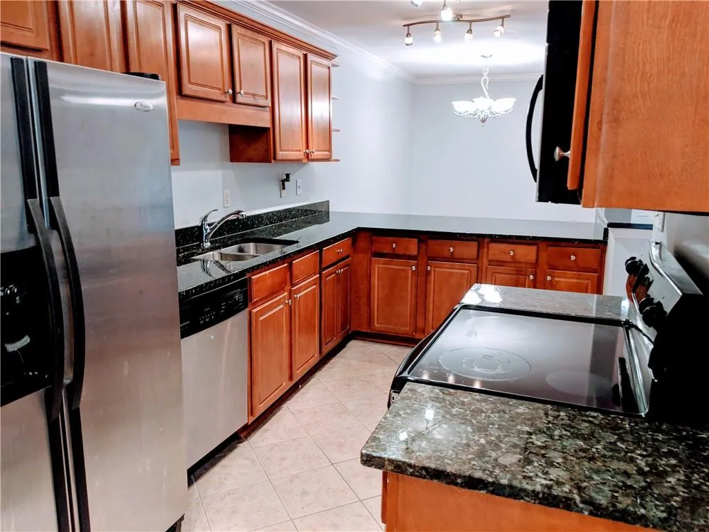 605 Brighton Point, Sandy Springs, Georgia 30328, 2 Bedrooms Bedrooms, ,2 BathroomsBathrooms,Residential,Sold,605 Brighton Point,6642106