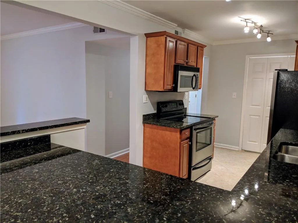 605 Brighton Point, Sandy Springs, Georgia 30328, 2 Bedrooms Bedrooms, ,2 BathroomsBathrooms,Residential,Sold,605 Brighton Point,6642106