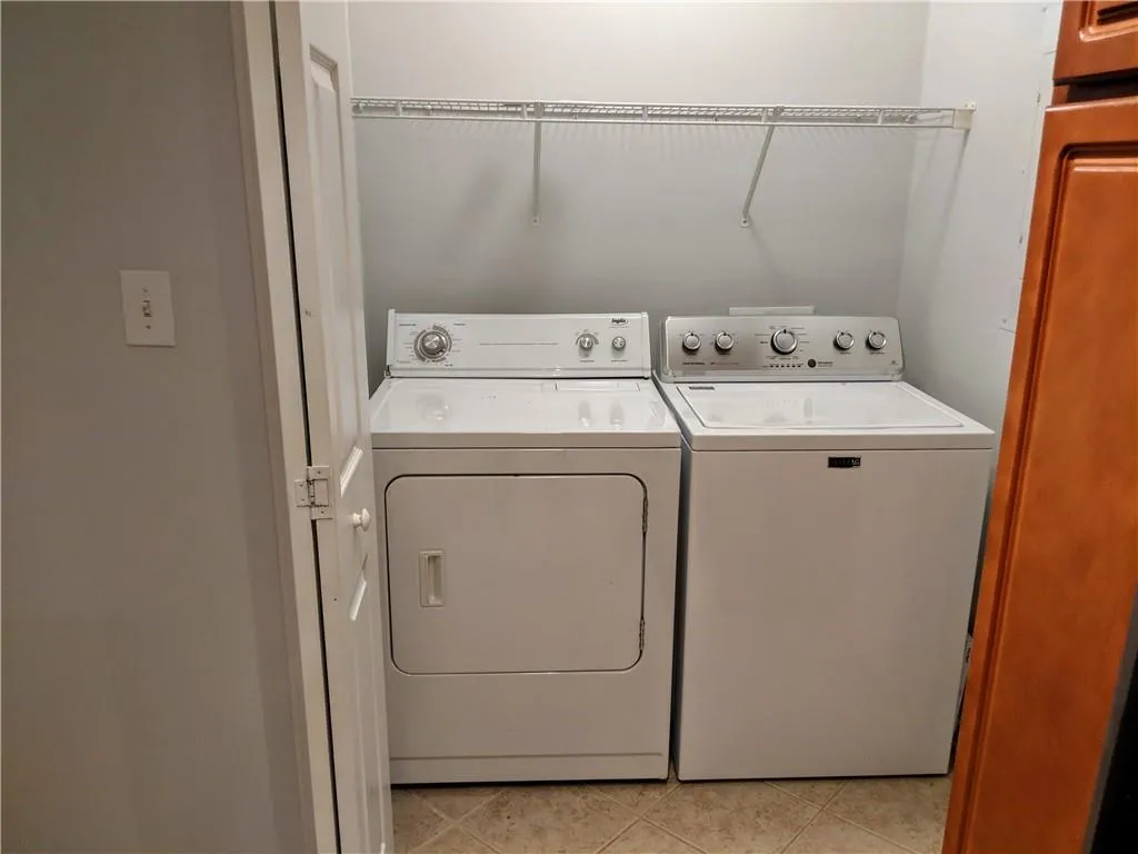 605 Brighton Point, Sandy Springs, Georgia 30328, 2 Bedrooms Bedrooms, ,2 BathroomsBathrooms,Residential,Sold,605 Brighton Point,6642106