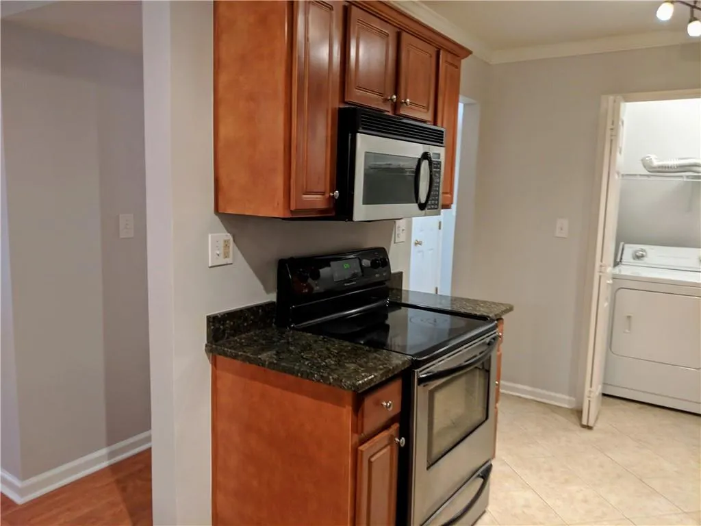 605 Brighton Point, Sandy Springs, Georgia 30328, 2 Bedrooms Bedrooms, ,2 BathroomsBathrooms,Residential,Sold,605 Brighton Point,6642106