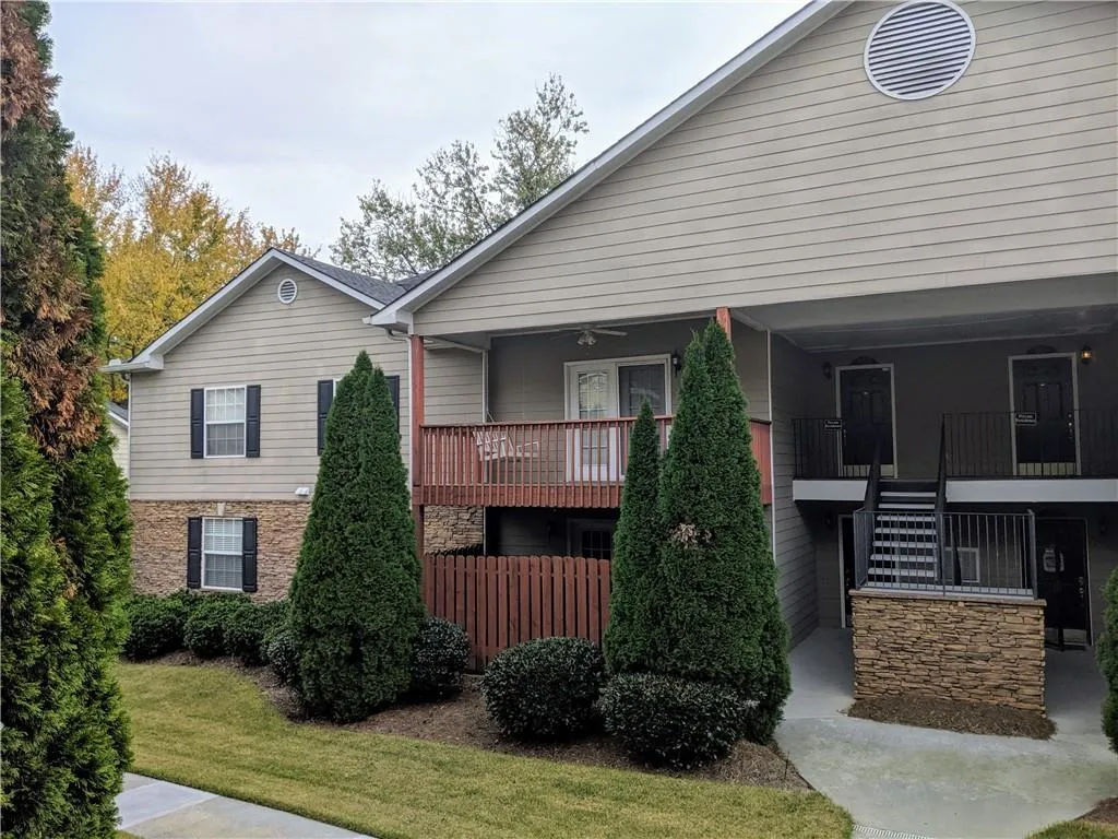 605 Brighton Point, Sandy Springs, Georgia 30328, 2 Bedrooms Bedrooms, ,2 BathroomsBathrooms,Residential,Sold,605 Brighton Point,6642106