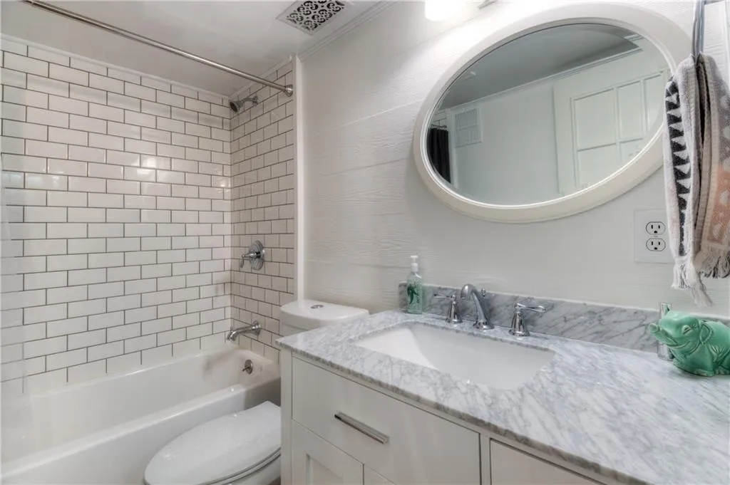 5400 Roswell Road Unit D4, Atlanta, Georgia 30342, 3 Bedrooms Bedrooms, ,2 BathroomsBathrooms,Residential,Sold,5400 Roswell Road Unit D4,5968070