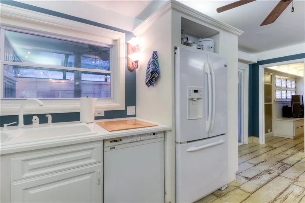 5400 Roswell Road Unit D4, Atlanta, Georgia 30342, 3 Bedrooms Bedrooms, ,2 BathroomsBathrooms,Residential,Sold,5400 Roswell Road Unit D4,5968070