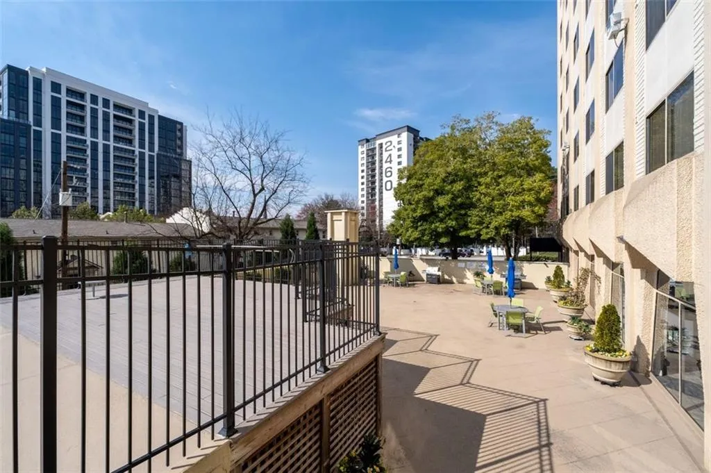 2479 Peachtree Road Ne Unit 912, Atlanta, Georgia 30305, 1 Bedroom Bedrooms, ,1 BathroomBathrooms,Residential,For Sale,2479 Peachtree Road Ne Unit 912,7541204