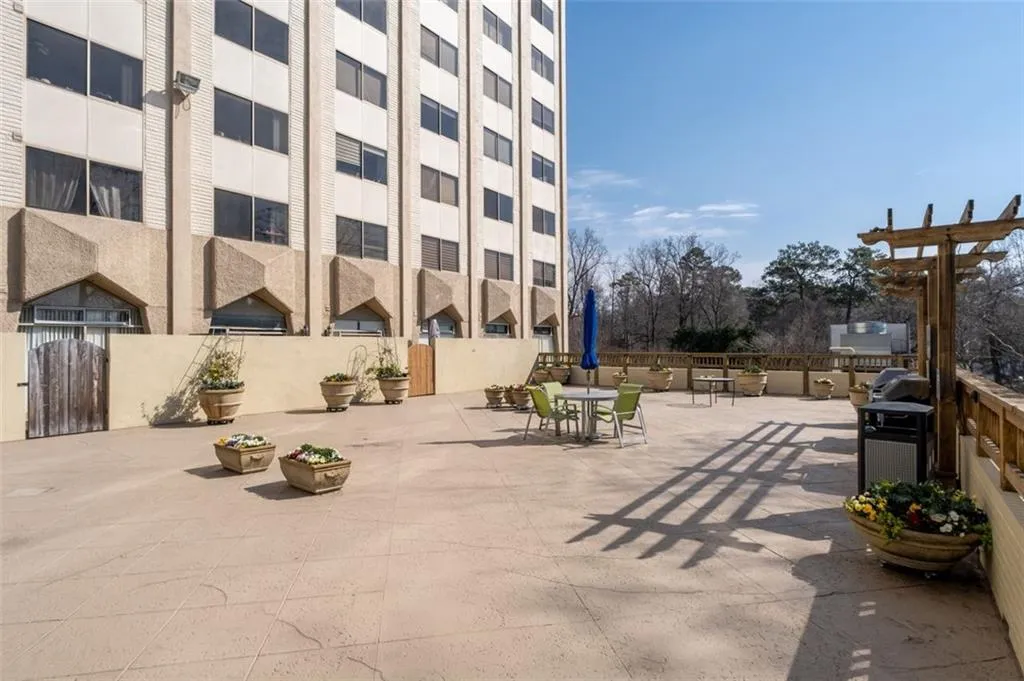 2479 Peachtree Road Ne Unit 912, Atlanta, Georgia 30305, 1 Bedroom Bedrooms, ,1 BathroomBathrooms,Residential,For Sale,2479 Peachtree Road Ne Unit 912,7541204