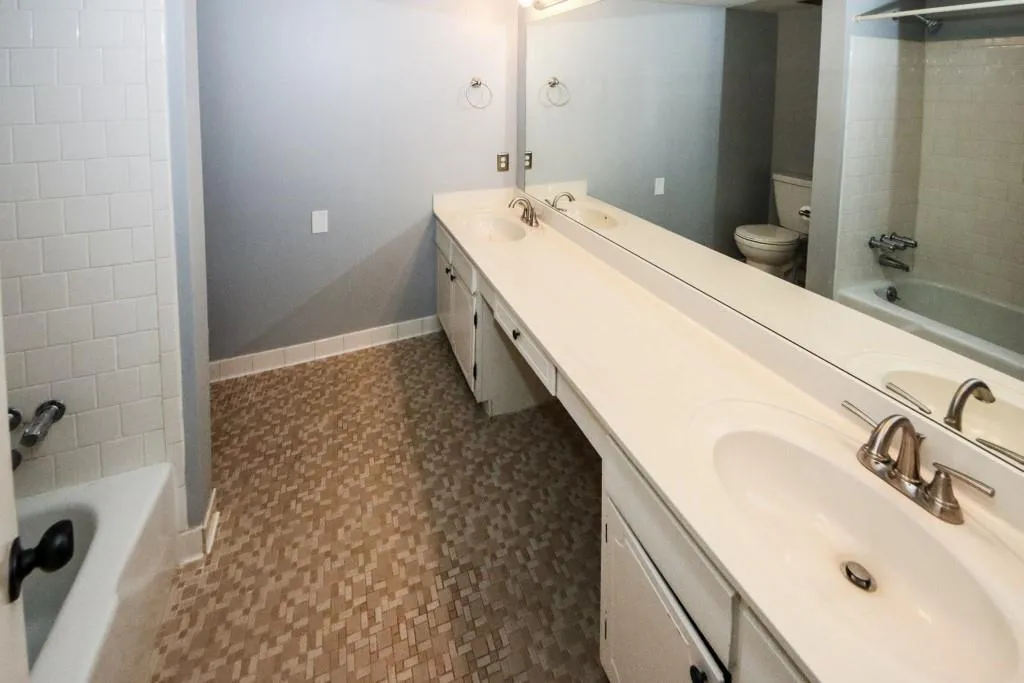 6851 Roswell Road Ne Unit F2, Atlanta, Georgia 30328, 2 Bedrooms Bedrooms, ,2 BathroomsBathrooms,Residential,Sold,6851 Roswell Road Ne Unit F2,6736466