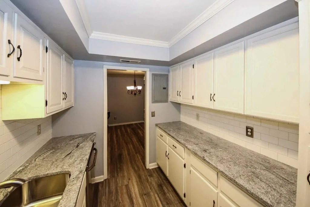 6851 Roswell Road Ne Unit F2, Atlanta, Georgia 30328, 2 Bedrooms Bedrooms, ,2 BathroomsBathrooms,Residential,Sold,6851 Roswell Road Ne Unit F2,6736466