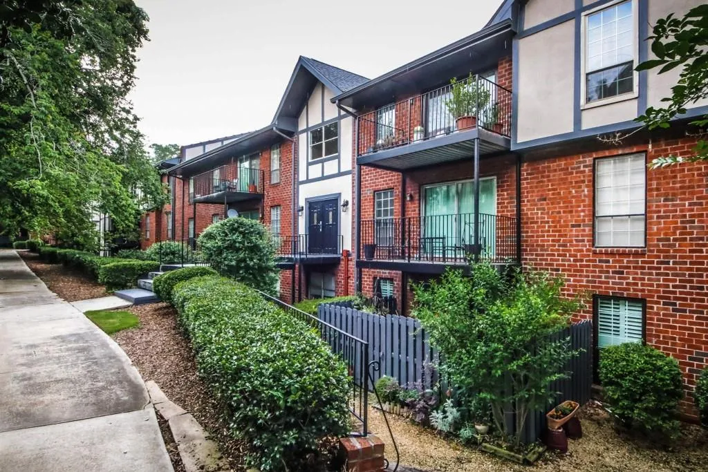 6851 Roswell Road Ne Unit F2, Atlanta, Georgia 30328, 2 Bedrooms Bedrooms, ,2 BathroomsBathrooms,Residential,Sold,6851 Roswell Road Ne Unit F2,6736466