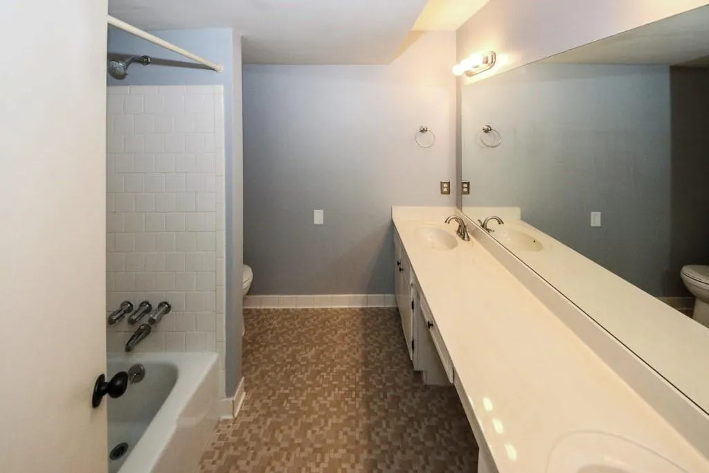 6851 Roswell Road Ne Unit F2, Atlanta, Georgia 30328, 2 Bedrooms Bedrooms, ,2 BathroomsBathrooms,Residential,Sold,6851 Roswell Road Ne Unit F2,6736466