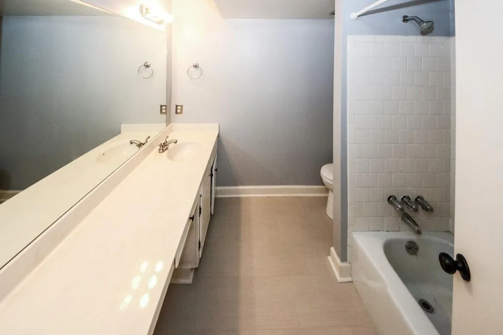 6851 Roswell Road Ne Unit F2, Atlanta, Georgia 30328, 2 Bedrooms Bedrooms, ,2 BathroomsBathrooms,Residential,Sold,6851 Roswell Road Ne Unit F2,6736466