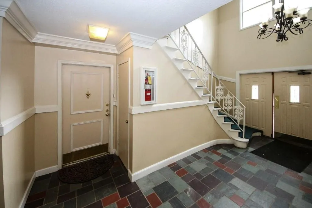 6851 Roswell Road Ne Unit F2, Atlanta, Georgia 30328, 2 Bedrooms Bedrooms, ,2 BathroomsBathrooms,Residential,Sold,6851 Roswell Road Ne Unit F2,6736466