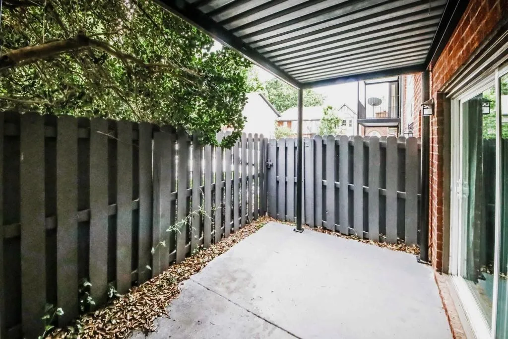 6851 Roswell Road Ne Unit F2, Atlanta, Georgia 30328, 2 Bedrooms Bedrooms, ,2 BathroomsBathrooms,Residential,Sold,6851 Roswell Road Ne Unit F2,6736466