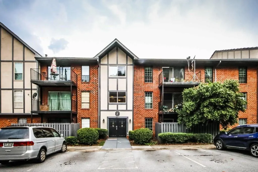 6851 Roswell Road Ne Unit F2, Atlanta, Georgia 30328, 2 Bedrooms Bedrooms, ,2 BathroomsBathrooms,Residential,Sold,6851 Roswell Road Ne Unit F2,6736466