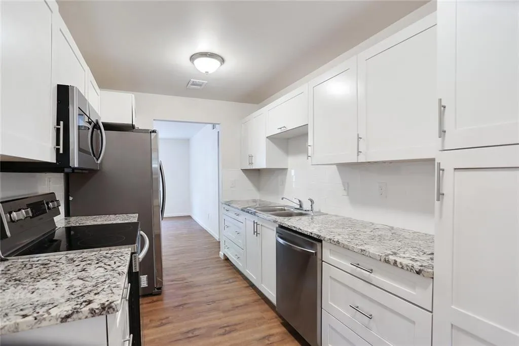 355 Winding River Drive Unit E, Sandy Springs, Georgia 30350, 2 Bedrooms Bedrooms, ,2 BathroomsBathrooms,Residential,Sold,355 Winding River Drive Unit E,6618817