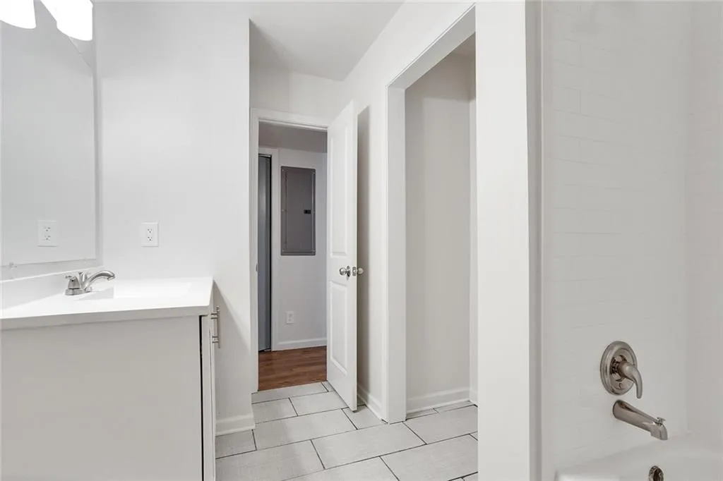 355 Winding River Drive Unit E, Sandy Springs, Georgia 30350, 2 Bedrooms Bedrooms, ,2 BathroomsBathrooms,Residential,Sold,355 Winding River Drive Unit E,6618817