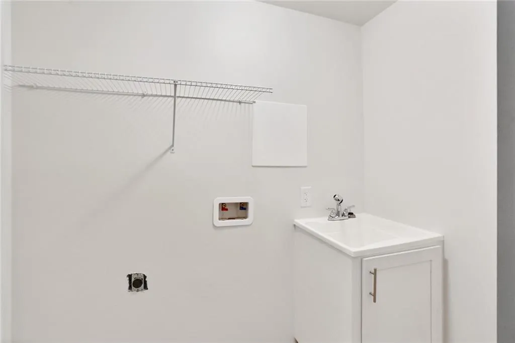 355 Winding River Drive Unit E, Sandy Springs, Georgia 30350, 2 Bedrooms Bedrooms, ,2 BathroomsBathrooms,Residential,Sold,355 Winding River Drive Unit E,6618817