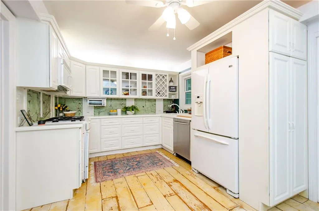 5400 Roswell Road Unit D4, Sandy Springs, Georgia 30342, 3 Bedrooms Bedrooms, 0 ,2 BathroomsBathrooms,Residential,For Sale,5400 Roswell Road Unit D4,7831381