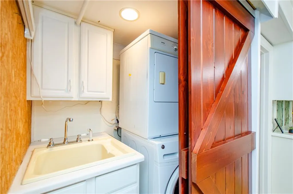 5400 Roswell Road Unit D4, Sandy Springs, Georgia 30342, 3 Bedrooms Bedrooms, 0 ,2 BathroomsBathrooms,Residential,For Sale,5400 Roswell Road Unit D4,7831381