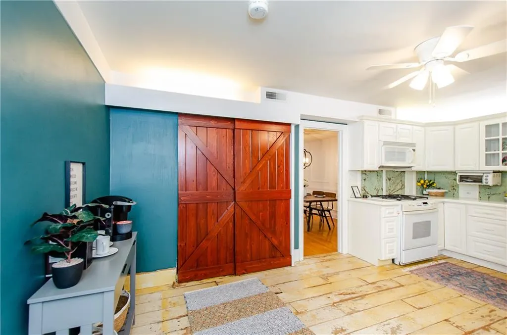 5400 Roswell Road Unit D4, Sandy Springs, Georgia 30342, 3 Bedrooms Bedrooms, 0 ,2 BathroomsBathrooms,Residential,For Sale,5400 Roswell Road Unit D4,7831381