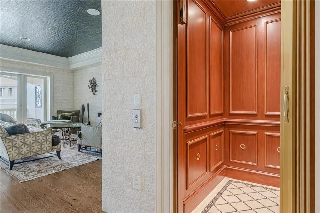 8330 Jett Ferry Road, Sandy Springs, Georgia 30350, 6 Bedrooms Bedrooms, ,7 BathroomsBathrooms,Residential,For Sale,8330 Jett Ferry Road,7701361