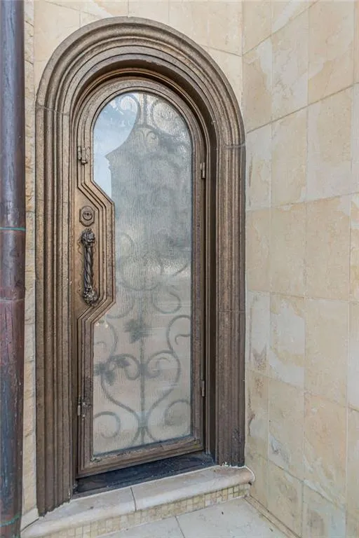 Detailed view of arched walkways