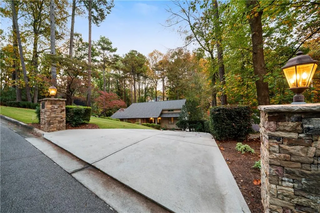 5525 Whitner Drive, Sandy Springs, Georgia 30327, 4 Bedrooms Bedrooms, ,2 BathroomsBathrooms,Residential,Sold,5525 Whitner Drive,7523747