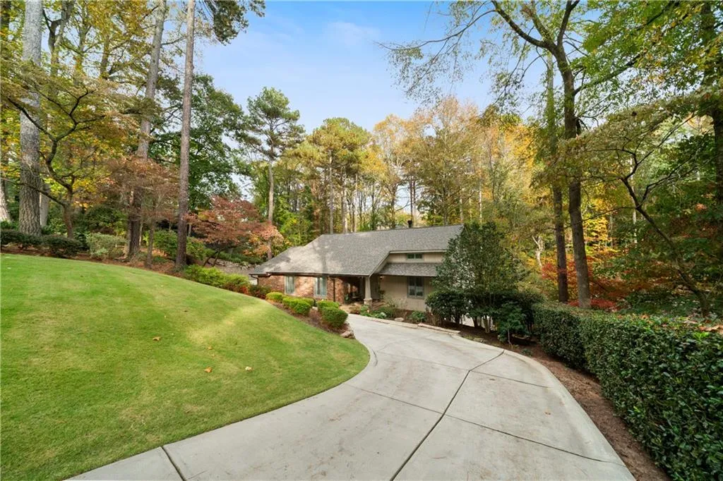 5525 Whitner Drive, Sandy Springs, Georgia 30327, 4 Bedrooms Bedrooms, ,2 BathroomsBathrooms,Residential,Sold,5525 Whitner Drive,7523747