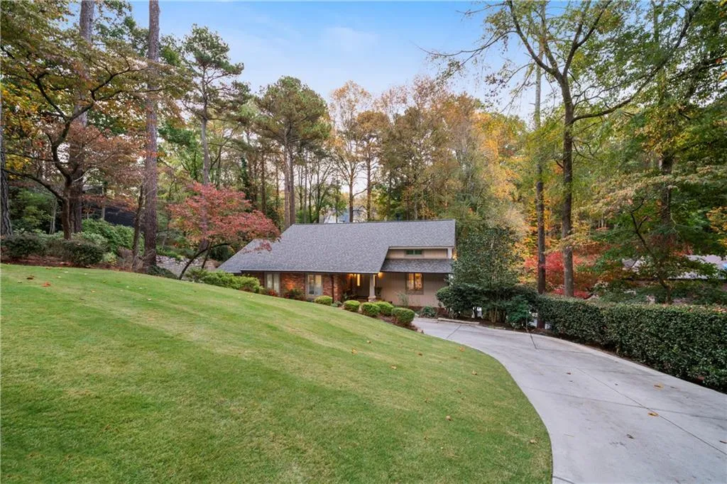 5525 Whitner Drive, Sandy Springs, Georgia 30327, 4 Bedrooms Bedrooms, ,2 BathroomsBathrooms,Residential,Sold,5525 Whitner Drive,7523747